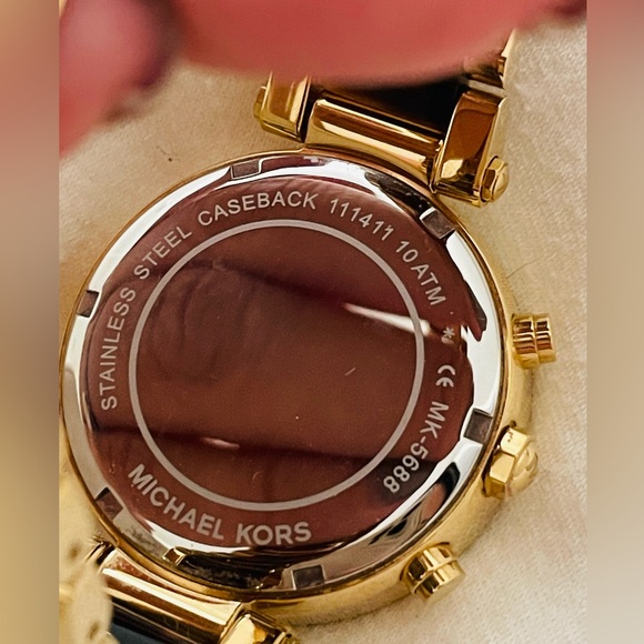 MICHAEL KORS Tortoise and Gold Watch! - Picture 3 of 4